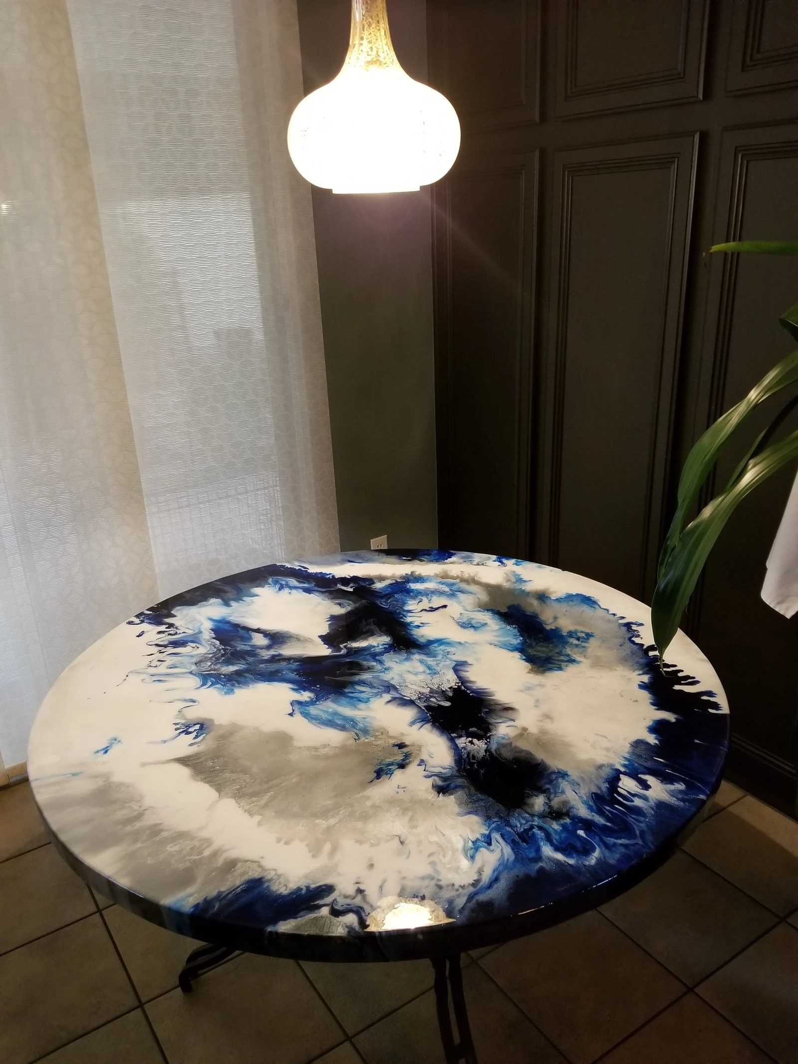 Suki, abstract painting, Round table, resin on furniture, by Joline Renn