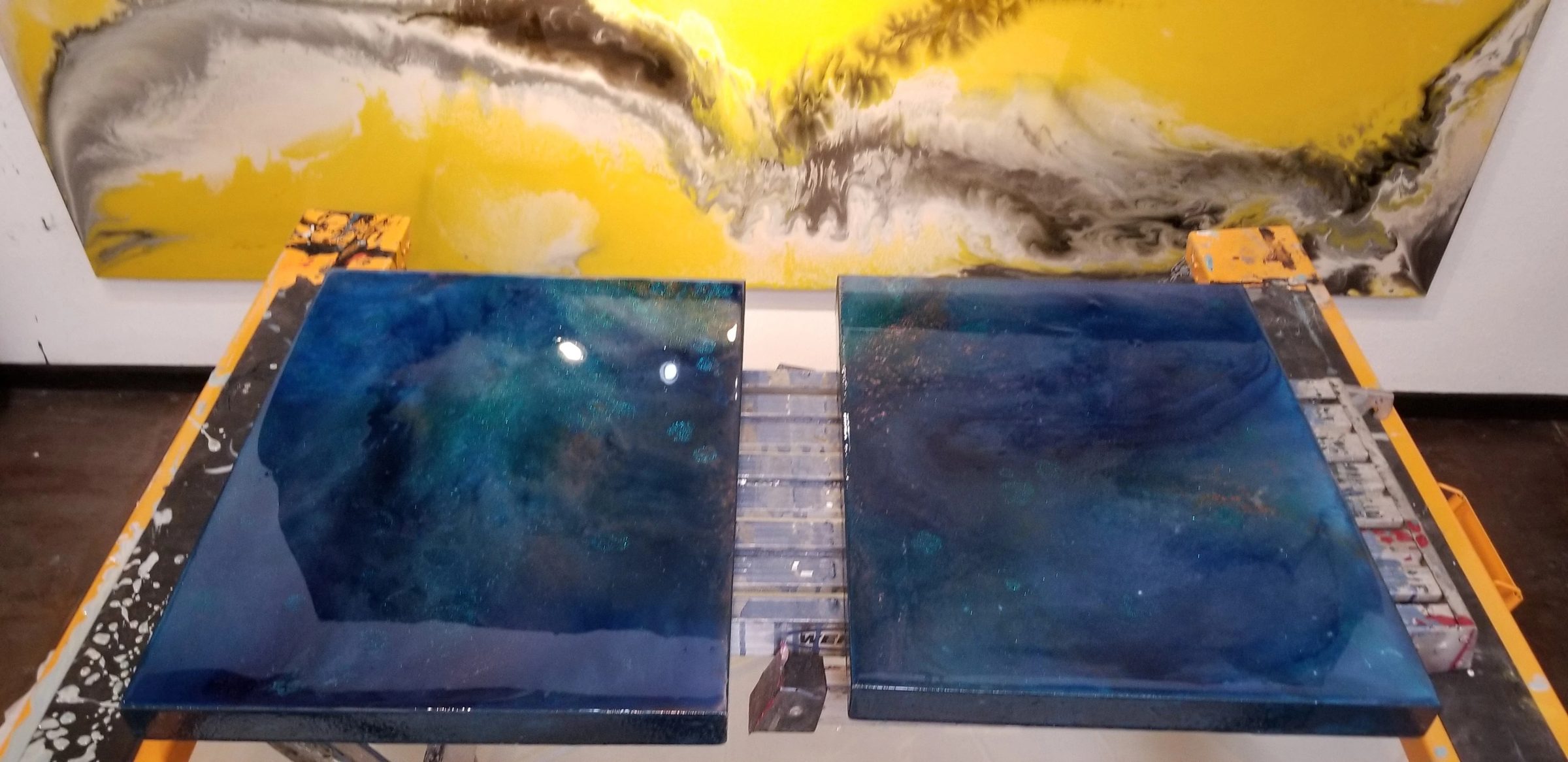 Joline Renn studio: resin pouring and works in progress