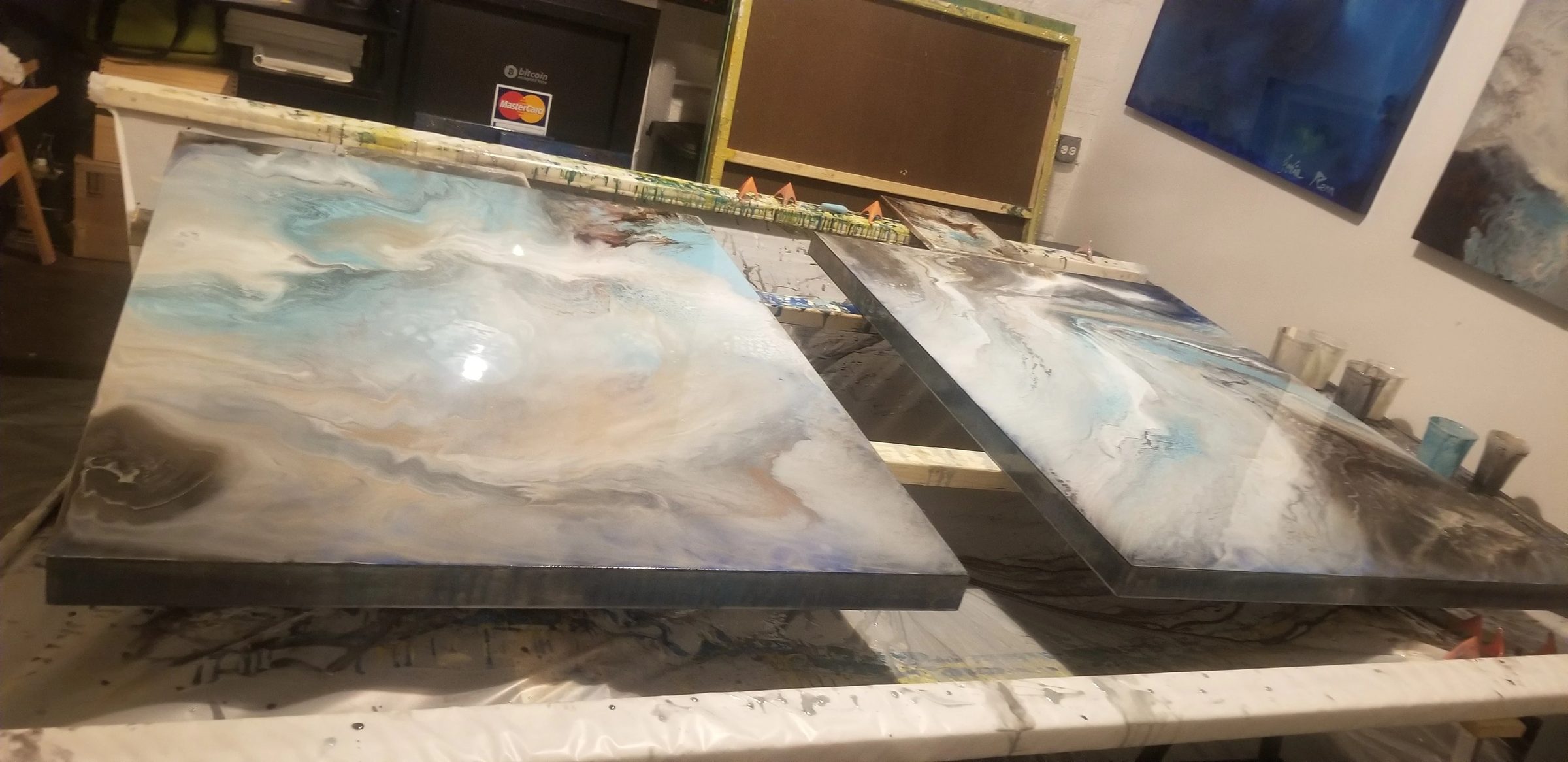 Joline Renn studio: resin pouring and works in progress