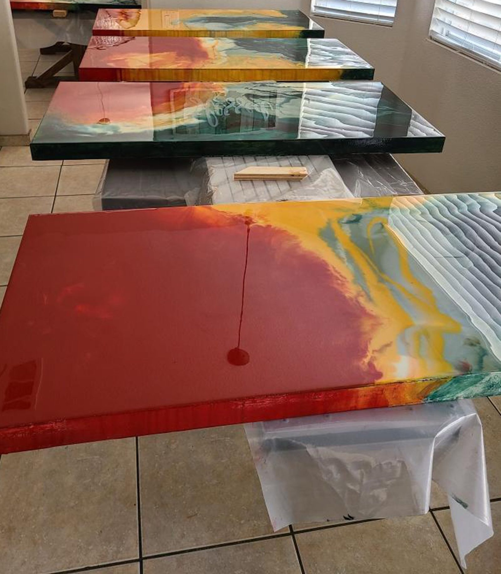 Joline Renn studio: resin pouring and works in progress