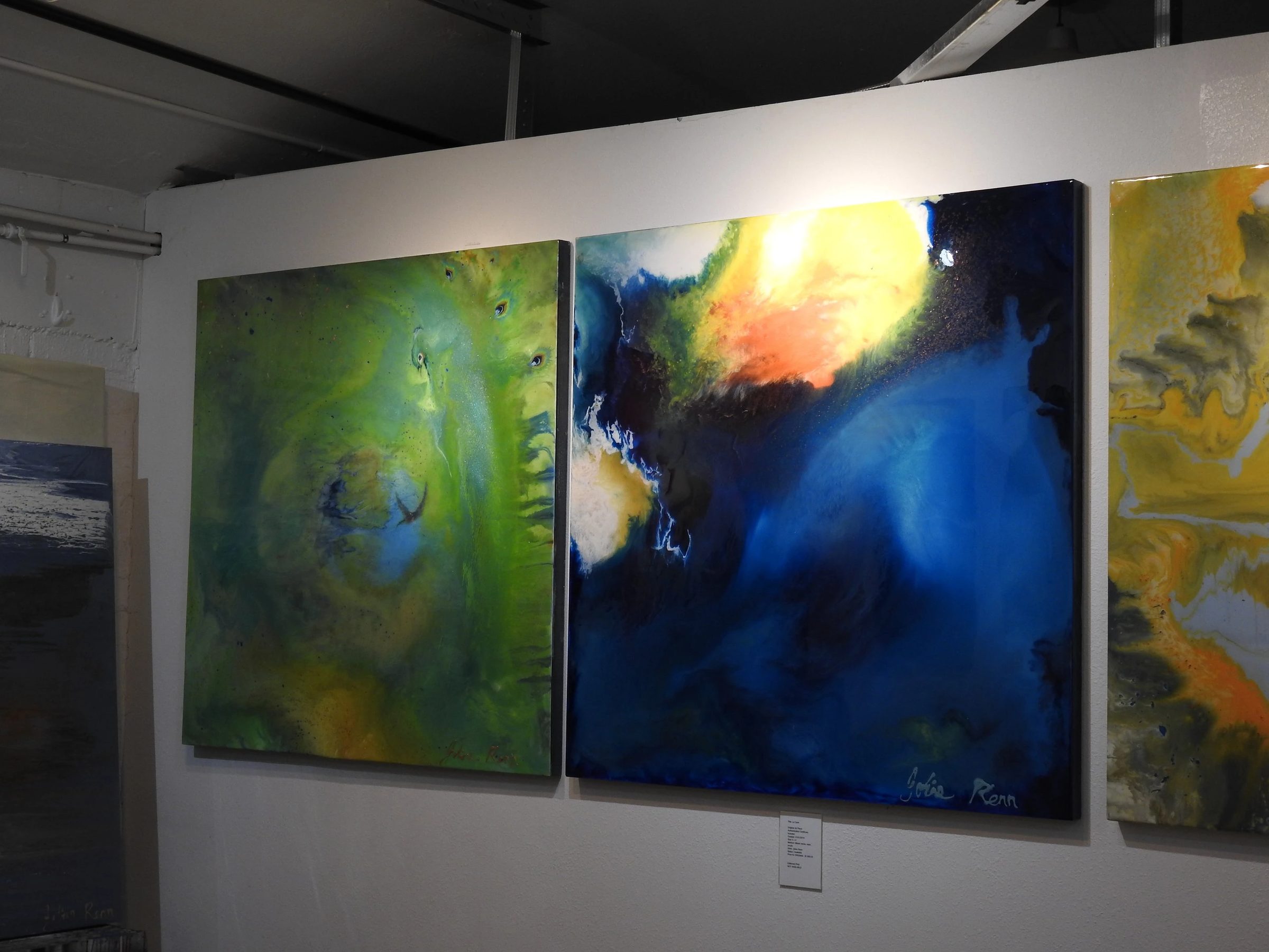 Joline Renn studio: resin pouring and works in progress