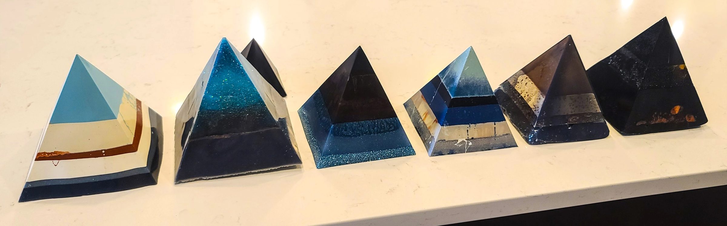 Joline Renn studio: resin pouring and works in progress